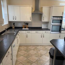 Spacious, Sleeps 18, 3 Bathrooms, Parking, Park, Mansfield, hotel a Mansfield