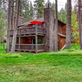 It's Always Sunny in Sunriver, Hotel in Sunriver
