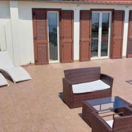 EDEN CAP : A delightful villa lodges 11 adults just one km away from Monte Carlo station