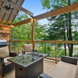 Whiskey on the River: Petal şehrinde bir otel