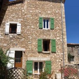 Charming village house for 6 people, Hotel in Baudinard