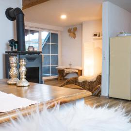 Dachwohnung mit Ofen und Freisitz, hotel a Ühlingen-Birkendorf