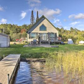 Hurley में, होटल Hurley Lakefront Hideaway w/ Fire Pit & Dock!