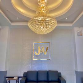 J&V Hotel and Resort, hotel en Apaleng