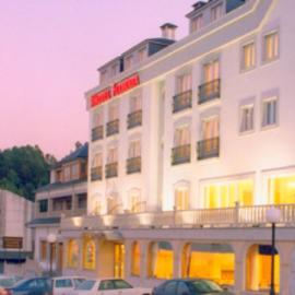 Hotel Florida، فندق في أرتيكسو