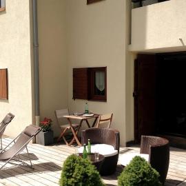 Appartement domaine la Clusaz Manigod avec terrasse sur les pistes de ski, hotel en Manigod
