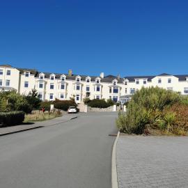 Tudor Apartment (Panoramic Sea Views), hotel i Trearddur
