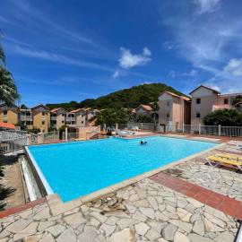 T2 spacieux, confort, piscine & plage à Sainte-Anne