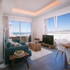 Sea Breeze, large apartment with workspaces & a great view, hotell i Tarifa