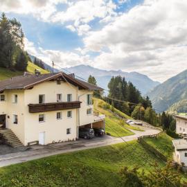 Haus Hauser, hotel a Tobadill