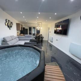 Appartement hors du commun avec son jacuzzi, hotell sihtkohas Salies-de-Béarn