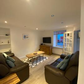 Sands Reach, dog friendly Tenby house, hotel in Tenby
