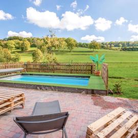 Villa spacieuse à Sapogne-et-Feuchères avec piscine privée, 150 m²