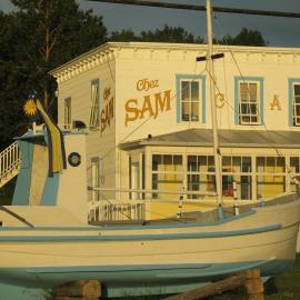 Auberge du Café chez Sam, hotel din Baie-Sainte-Catherine