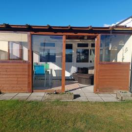 Waves And Woods Holiday Home: Kidwelly şehrinde bir otel