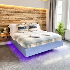Cloud9 Guest House - by Coastline Retreats - Newly Renovated, Beautiful Ensuite Rooms Near Seafront in Town Centre, Netflix, SuperFast WiFi, Communal Kitchen, khách sạn ở Bournemouth
