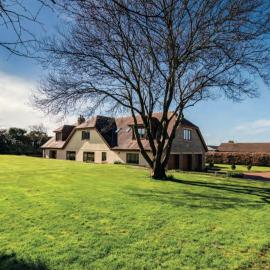 Luxury, Spacious Home with Private Driveway Beaches and Gower in close proximity