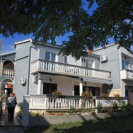 Apartments by the sea Kukljica, Ugljan - 8400, hotel in Kukljica