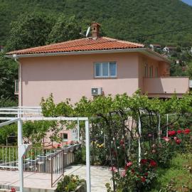 Apartments with parking space Moscenicka Draga, Opatija - 2327, hotel in Mošćenička Draga