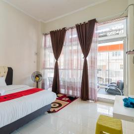 RedDoorz Syariah near Pasar Aur Kuning, hotel em Bukittinggi