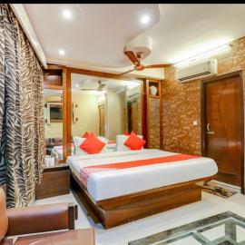 Hotel Roma Deluxe - 5 Mints walk From New Delhi Railways Station