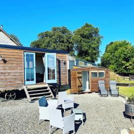 The Shepherds Hut, Hotel in Blaencelyn