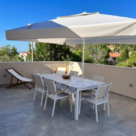 Novo uređeni apartman sa velikom terasom