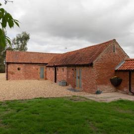 Lovely 1-bed studio & bathroom in converted barn near Newark Show-Ground