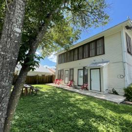 Carriage House - Medina Suite 1, hotel in Pipe Creek