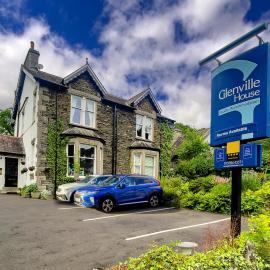 Glenville House - Adults Only - Incl FREE off-site health club with swimming pool, hot tub, sauna & steam room, hotel v destinácii Windermere