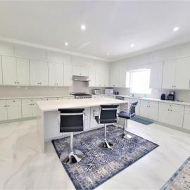 Huge Family Home Near Disneyland & SoCal Beaches, hotel a Midway City
