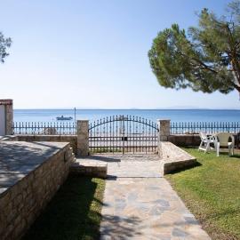 Seaside Haven Kineta, hotel i Kineta