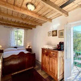 Casa Celestine in Via Orsini Isolabona Liguria Italy Sleeps 5，Isolabona的飯店