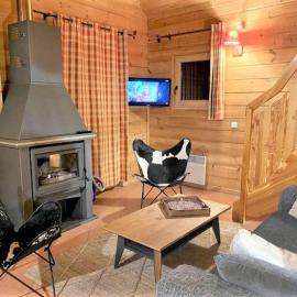 Chalet 5 pièces avec terrasse et parking - FR-1-504-624
