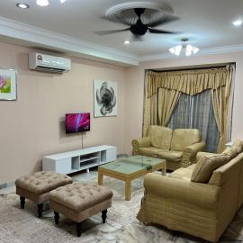 D’Lestari Homestay, hotel in Seri Kembangan