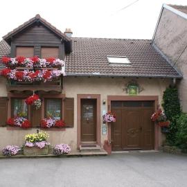 Maison charmante avec jardin à Haselbourg - Vue sur montagnes – hotel w mieście Hazelbourg