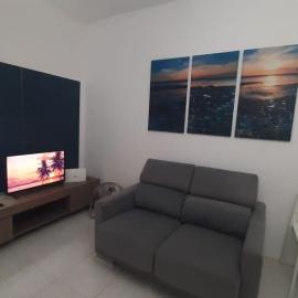 Your Basic Lodging Gozo, hotel v destinaci Marsalforn