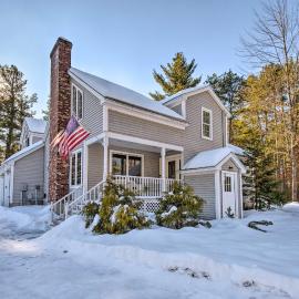 Charming Retreat ~ 1 Mi to Ossipee Lake Marina!, hotell i Center Ossipee