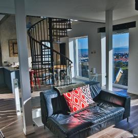 Detached with Amazing Sea Views and Hot Tub, Hotel in Llandudno