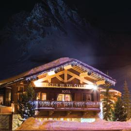 Chalet Hotel L’Ecrin, מלון בטינייה