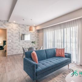 Chic Fully Serviced Apartment at Regatta Living II - 705, Hotel in Los Prados