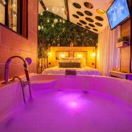 Love Room Romantique Les Petits Plaisirs، فندق في أنجيه