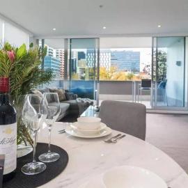 Marble CBD Luxury 2 Bedroom Apt Pool & Parking