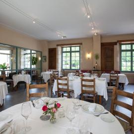 Le Lion d'Or, hotel v mestu Manzac-sur-Vern