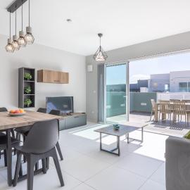Luxury Penthouse in Swieqi with Heated Jacuzzi by SF Homes, hotel in Is-Swieqi