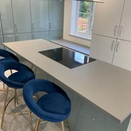 Large 5 Bedroom Family home with parking and WI-FI