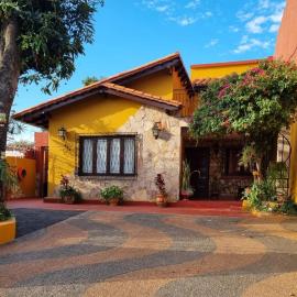 Hostal Mi lugar Vintage، فندق في أسونسيون