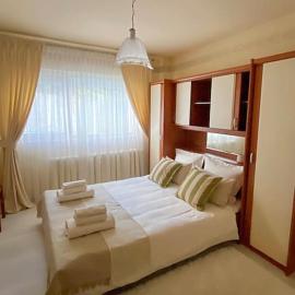 Lovely & quiet 1-bedroom condo with free parking，布加勒斯特的飯店