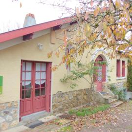 Maison indépendante près village médiéval - FR-1-489-15, hotel en Hérisson