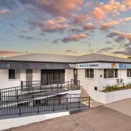 Seaside Lodge Hostel Townsville- right next to coles, 2 mins walk to strand & CBD- Passport required, hotel in Townsville
